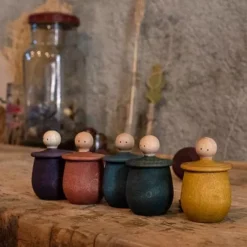 Grapat Houten Poppetje In Bakje - Geel -Poppenwinkel grapat houten poppetje in bakje geel 7